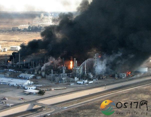 美国炼油厂爆炸至少20人受伤 大火已被扑灭