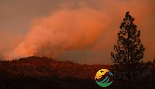 加州山火迅速蔓延 山区为何会发生火灾