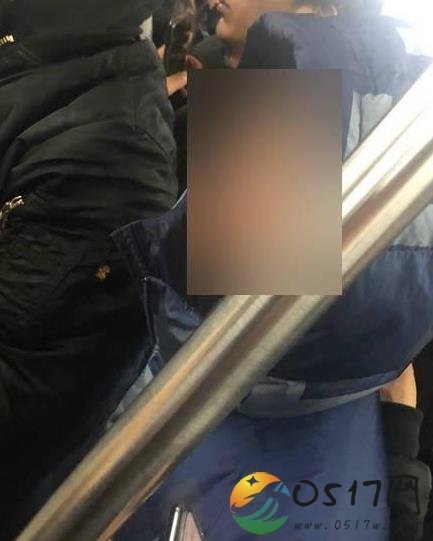 北京地铁猥亵男被拘 被便衣民警抓个正着