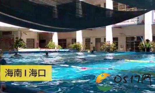 小学操场秒变泳池 学生们可要免费学游泳